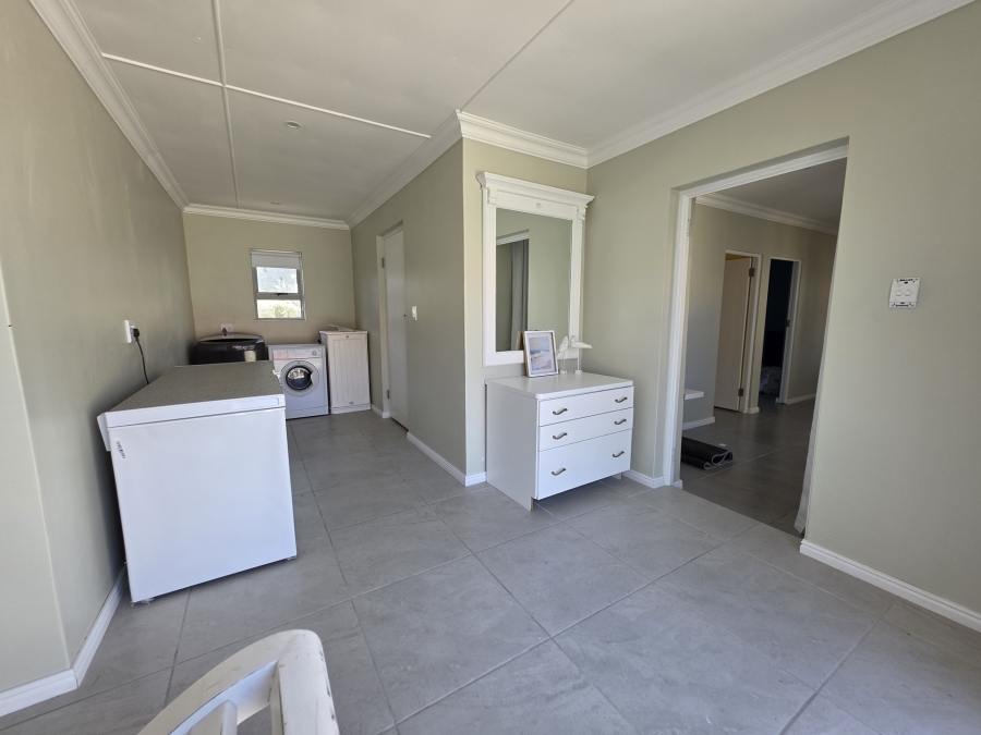 6 Bedroom Property for Sale in Oceanview Heights Western Cape